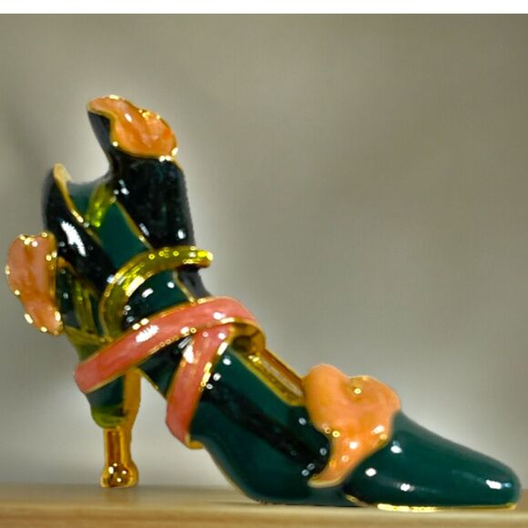 Kenneth Jay Lane Green Enamel High Heel Calla Lily Shoe Pin Brooch Signed KJL - Picture 1 of 5
